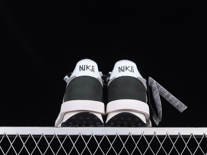 NIKE LD WAFFLE X SACAI BLACK BV0073-001