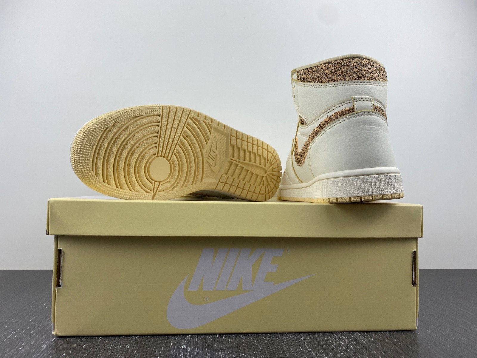 Air Jordan 1 Vibrations of Naija FD8631-100