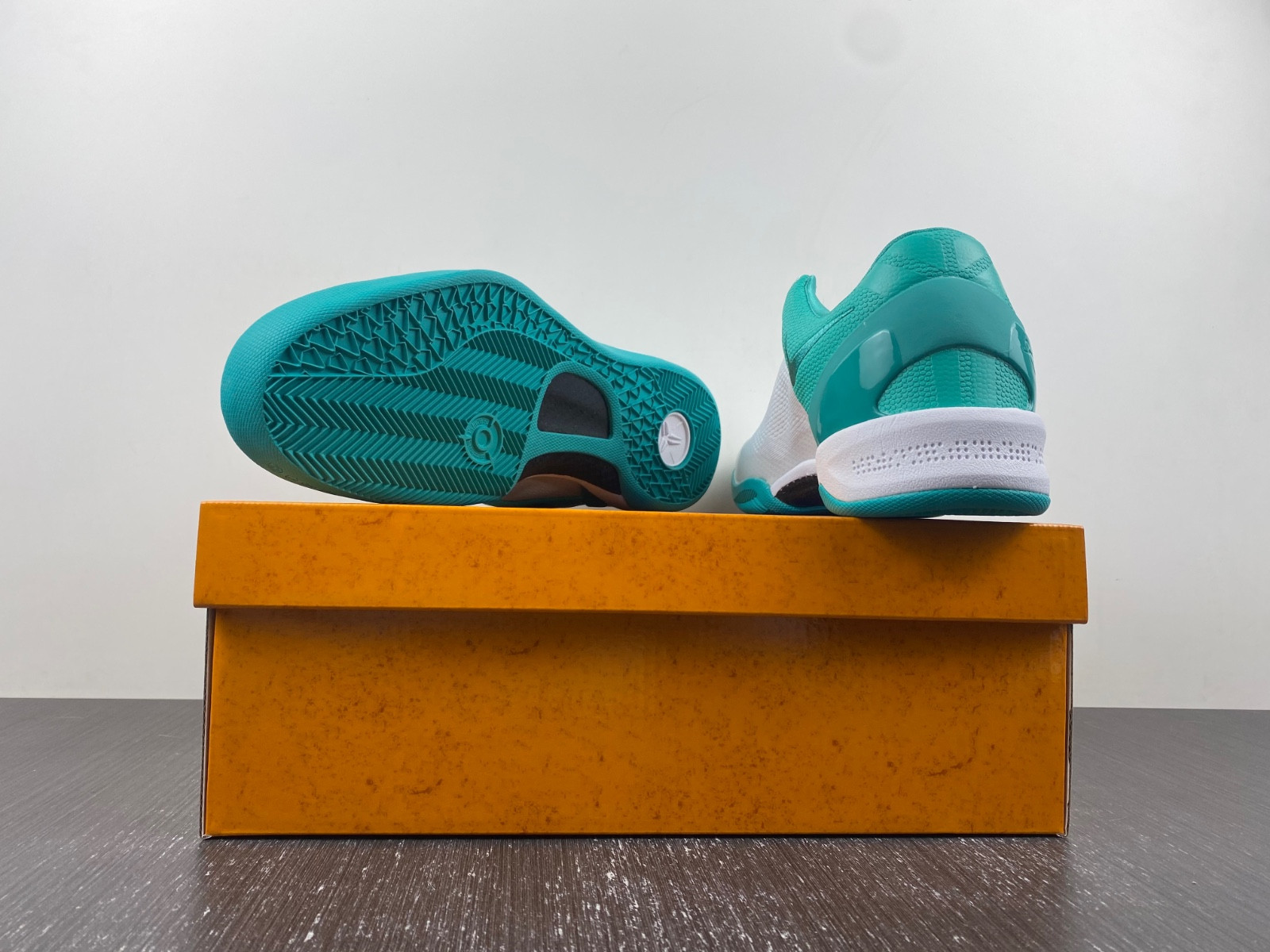 Nike Kobe 8 Protro White Radiant Emerald FQ3549-101