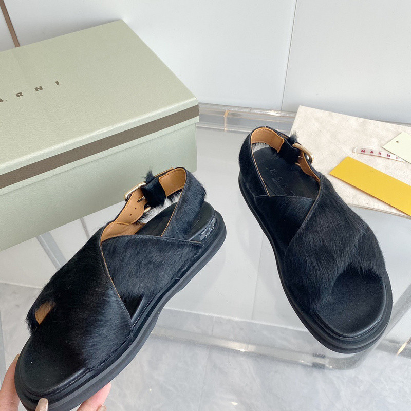 FUCHSIA LONG-HAIR CALFSKIN FUSSBETT