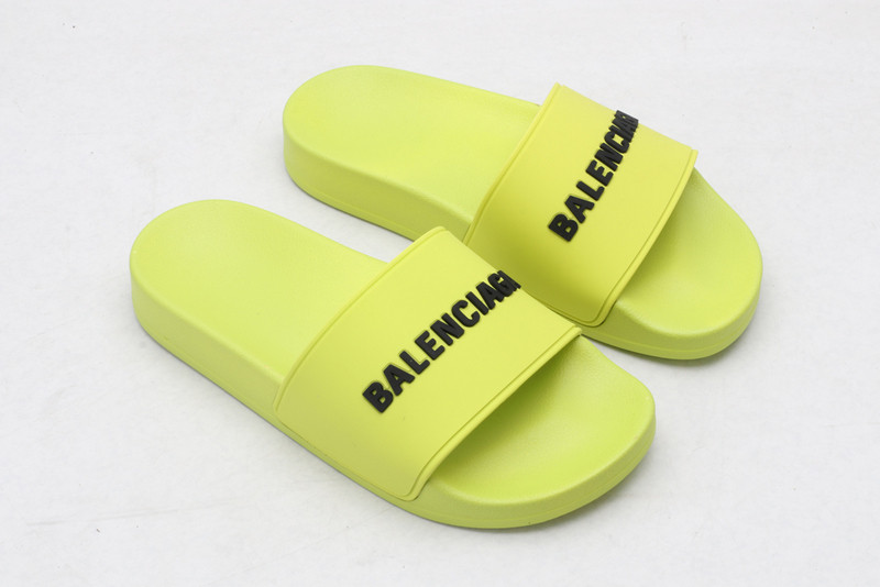 Ba*len*cia*ga green slides