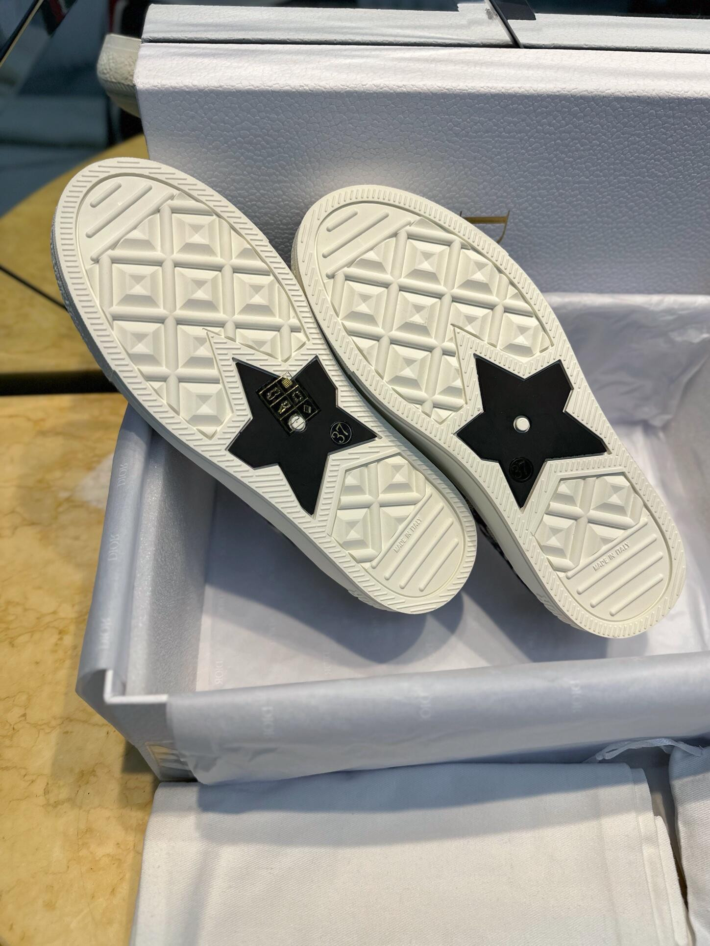 B23 OBLIQUE LOW SNEAKERS