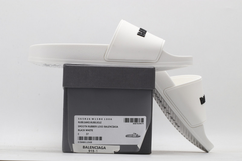 Ba*len*cia*ga white slides
