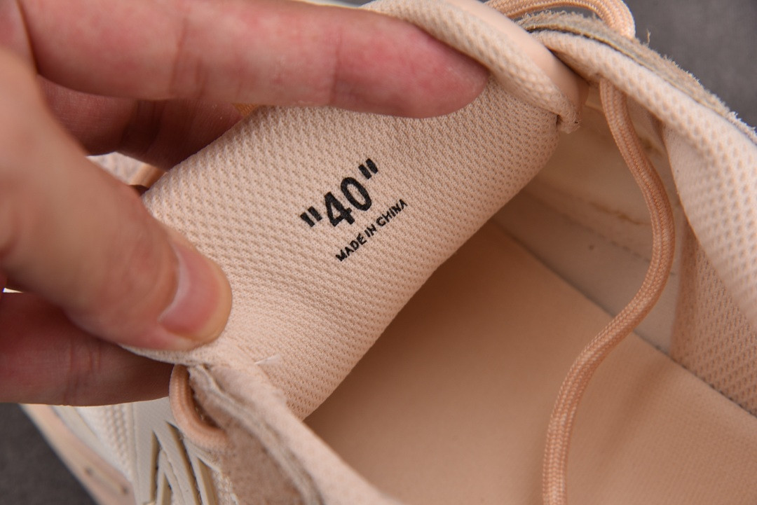 Off-White c/o Virgil Abloh