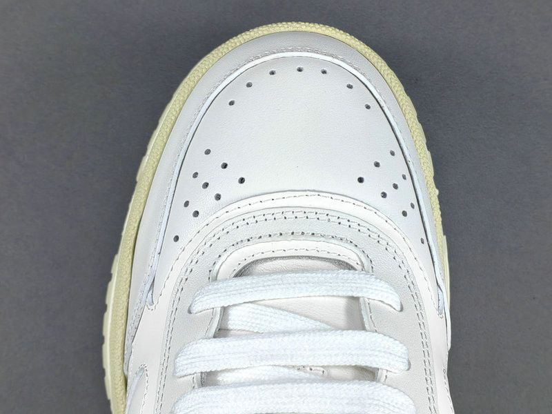 G*u*i re-web sneakers