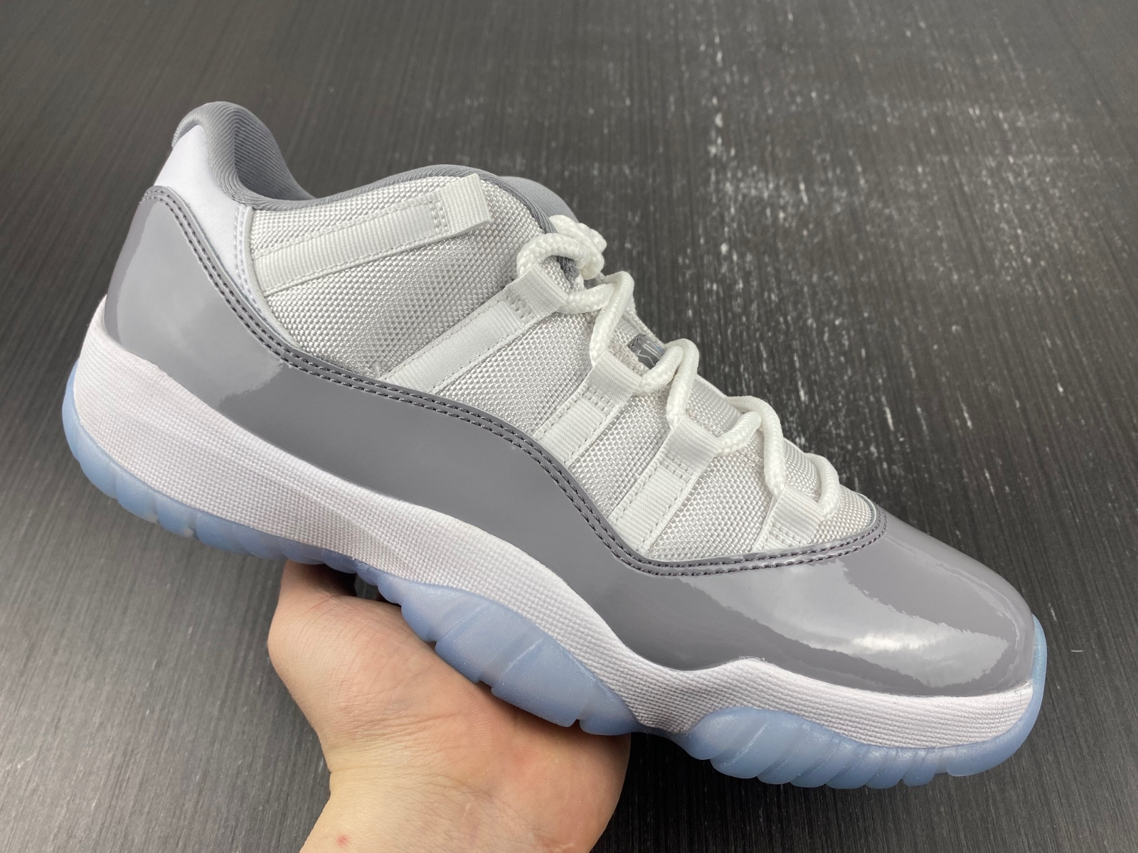 Jordan 11 Retro Low Cement Grey - AV2187-140