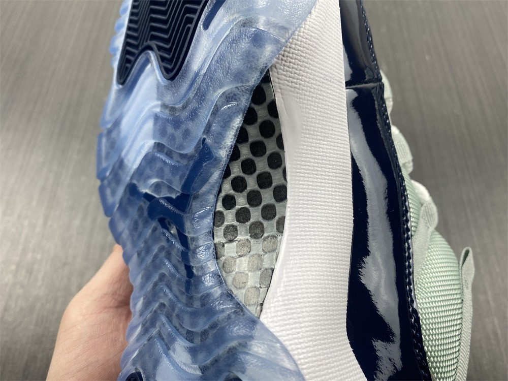 Jordan 11 Retro Low Georgetown 528895-007