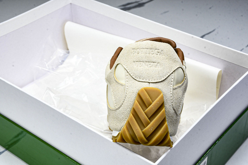 b0tt*ga Ven*ta orbit sneaker