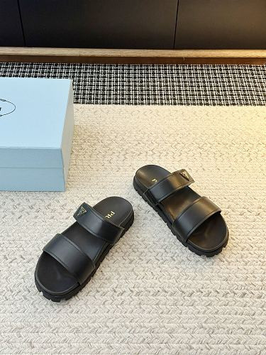 P*DA Slippers（SHINY BLACK)