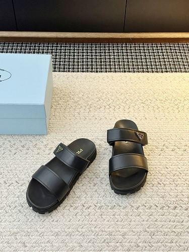 P*DA Slippers（SHINY BLACK)