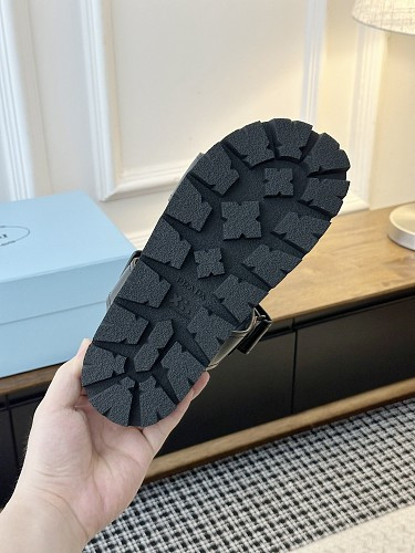 P*DA Slippers（SHINY BLACK)
