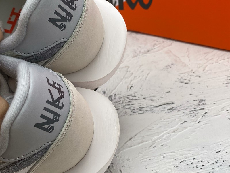 NIKE LD WAFFLE X SACAI SUMMIT WHITE BV0073-100