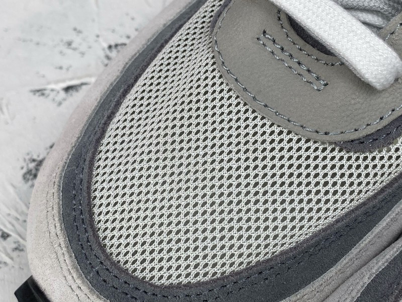 NIKE LD WAFFLE X SACAI SUMMIT WHITE BV0073-100