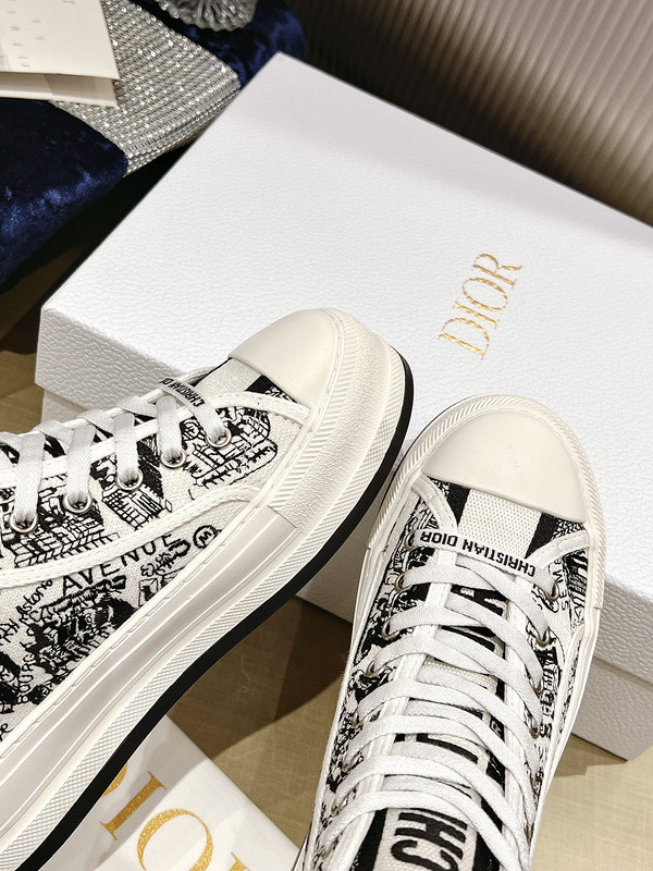 D B23 HIGH-TOP SNEAKERS