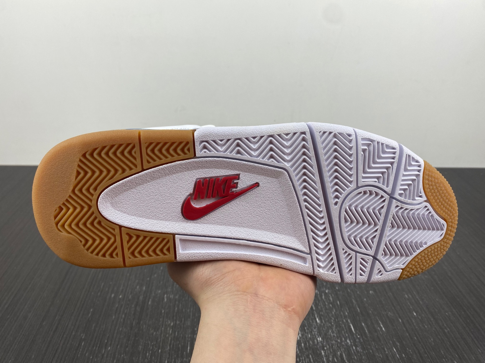 NIKE SB X AIR JORDAN 4 DR5415-104