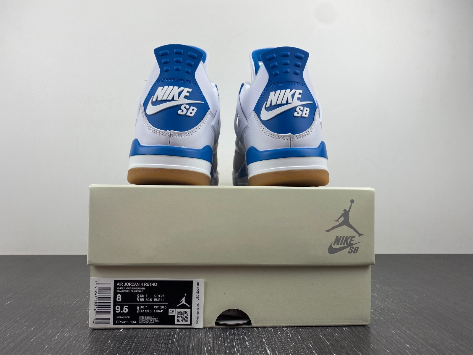 NIKE SB X AIR JORDAN 4 DR5415-104