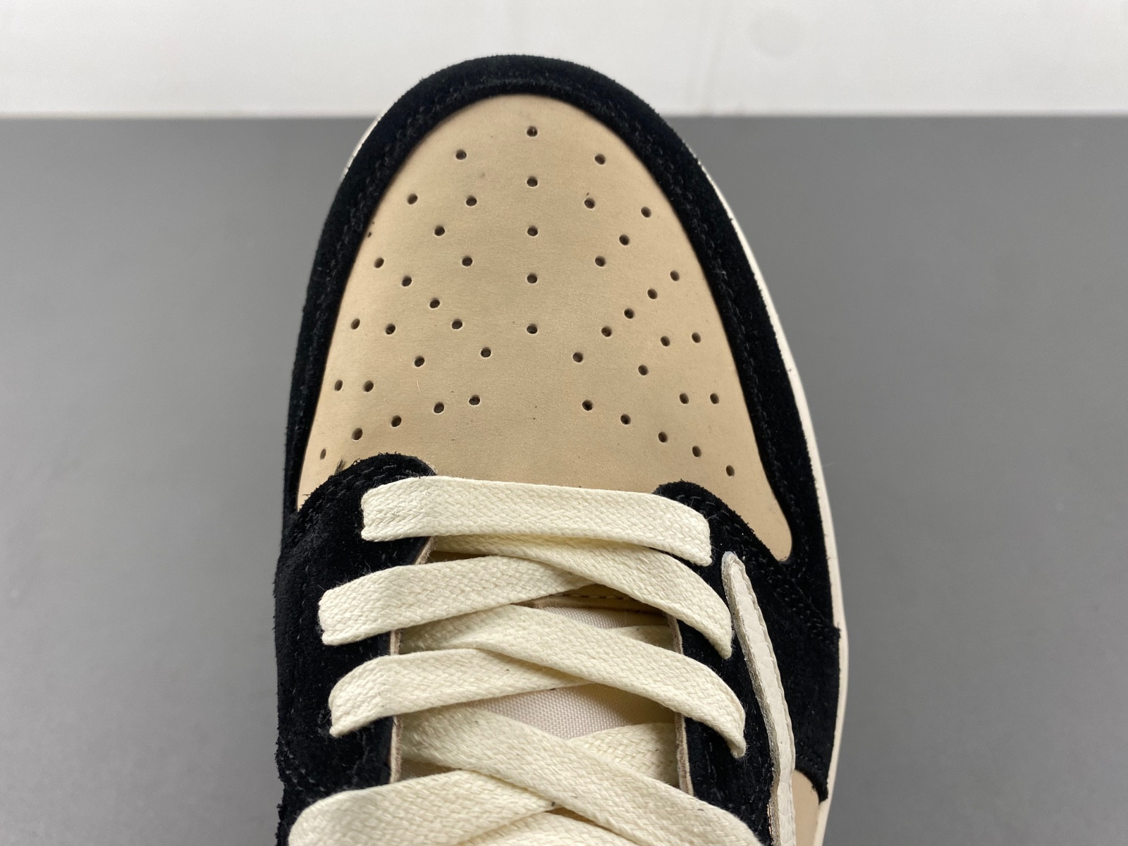 Travis Scott x Air Jordan 1 Low OG Pale Vanilla DM7866-201