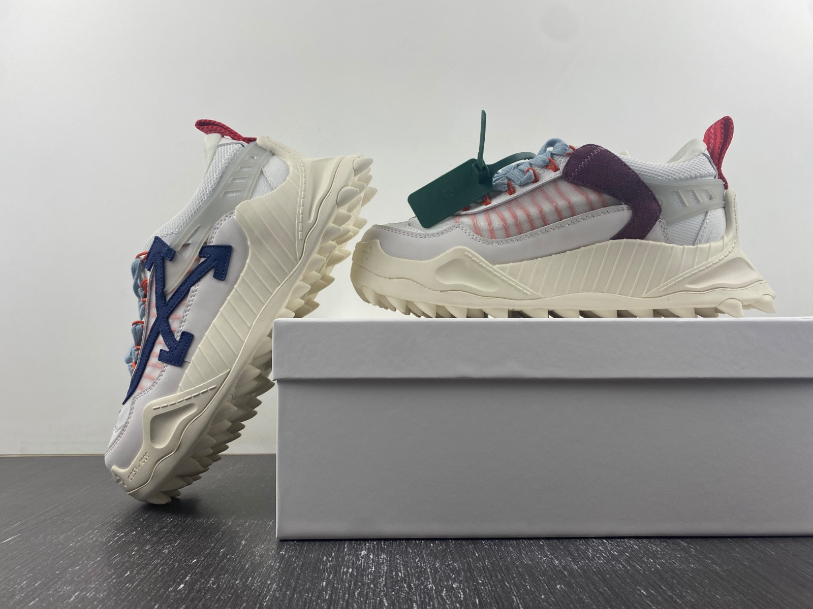 OW C/O ODSY-1000 SPORTS SHOES