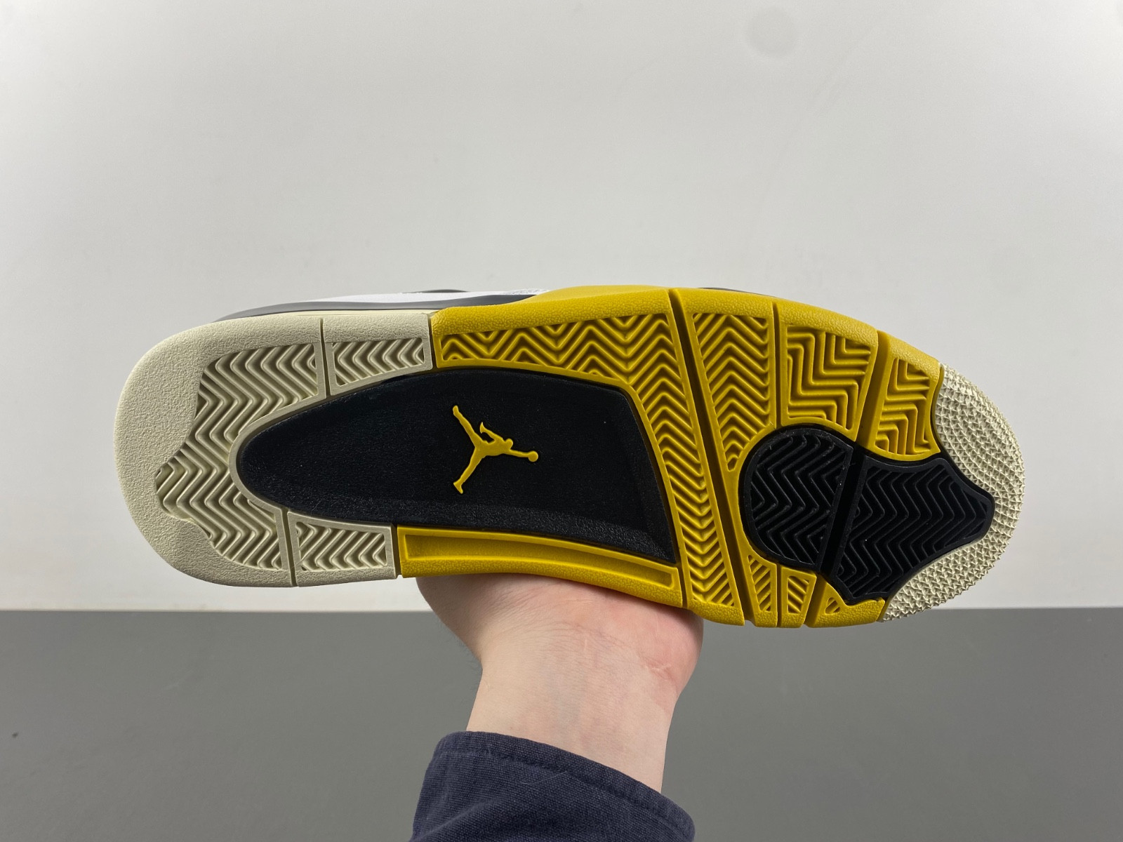 Air Jordan 4 Womens "Vivid Sulfur" AQ9129-101
