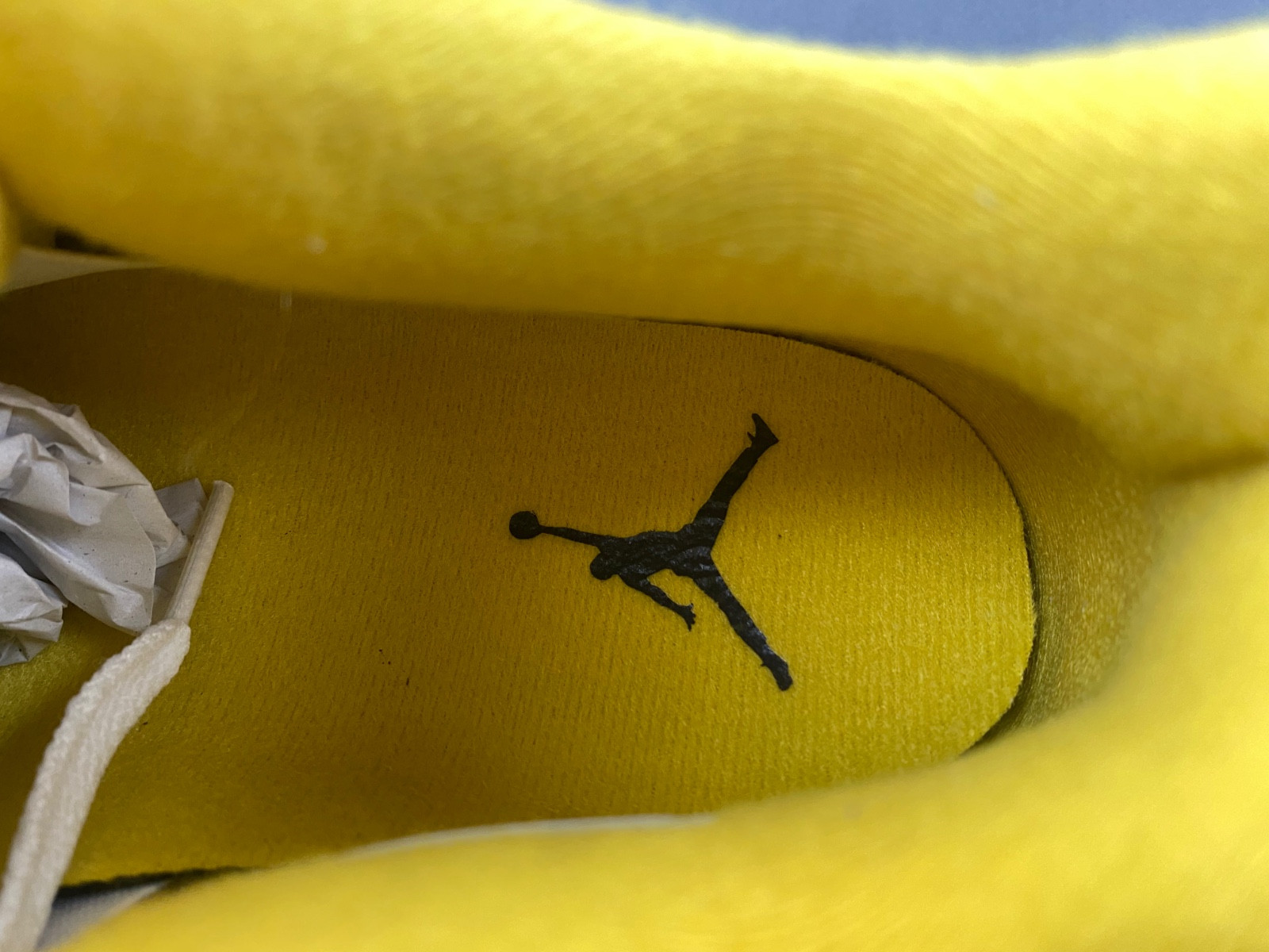 Air Jordan 4 Womens "Vivid Sulfur" AQ9129-101