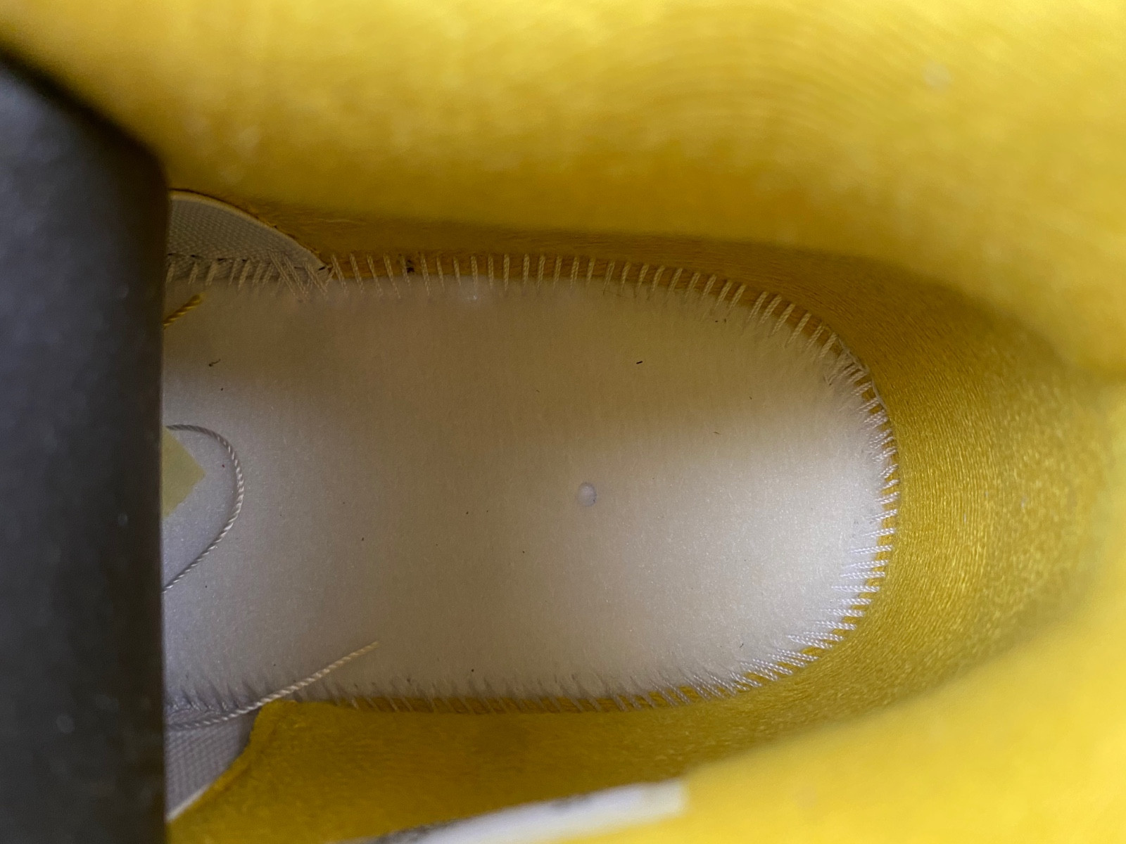 Air Jordan 4 Womens "Vivid Sulfur" AQ9129-101