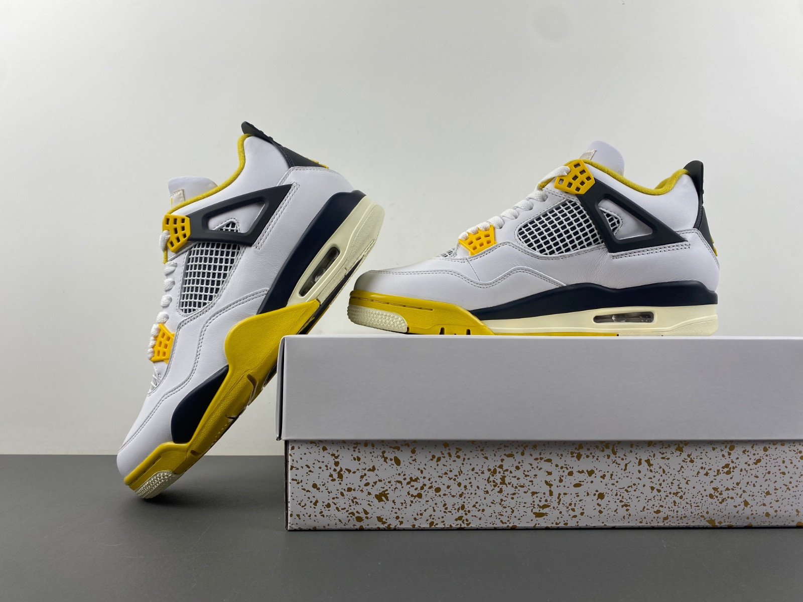 Air Jordan 4 Womens "Vivid Sulfur" AQ9129-101