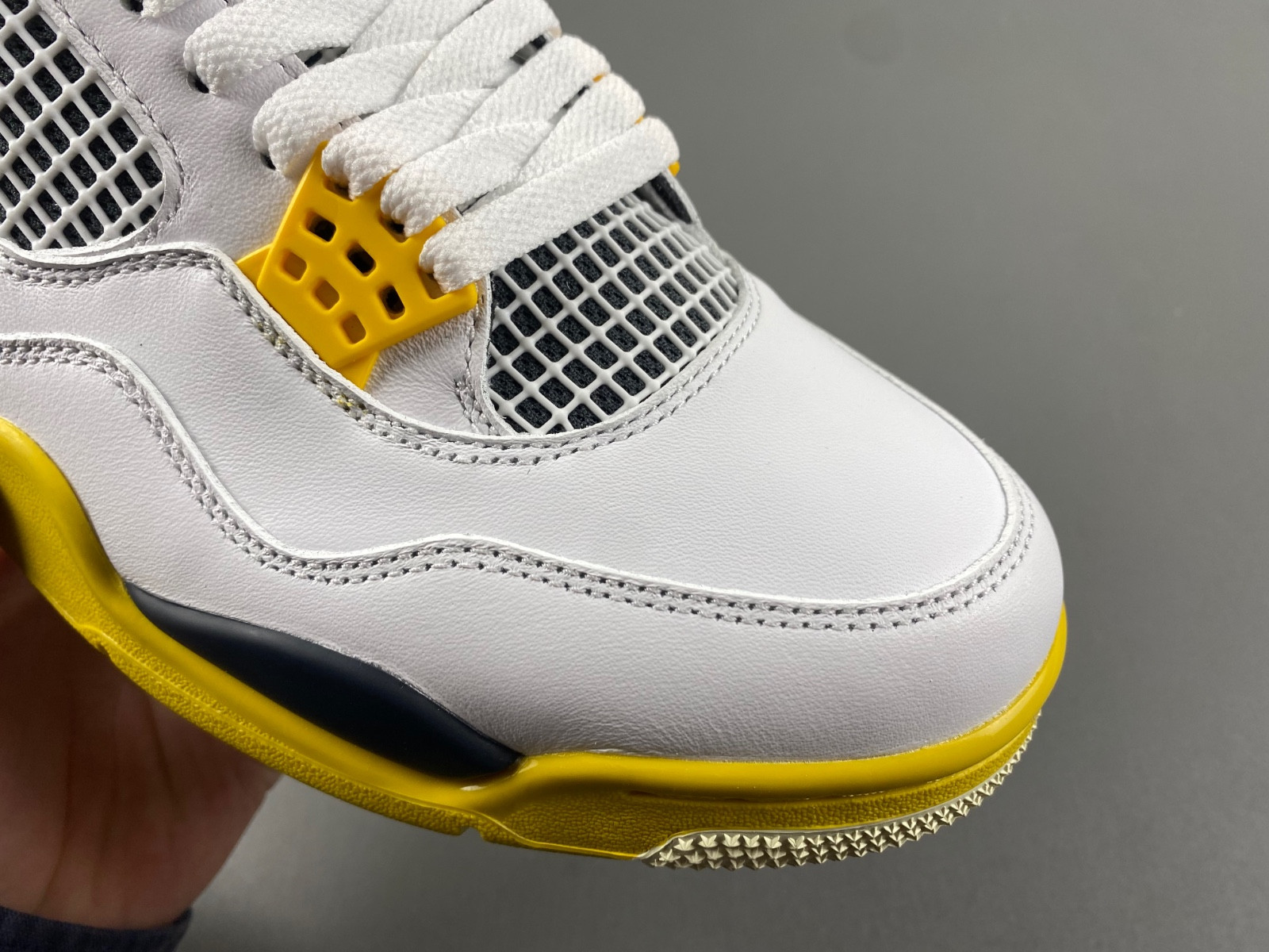 Air Jordan 4 Womens "Vivid Sulfur" AQ9129-101