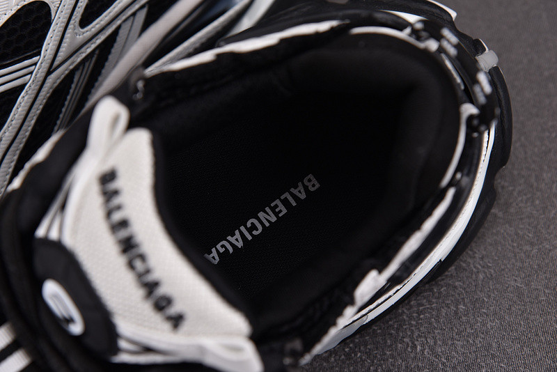 Ba*len*cia*ga runner 772774-w3rny-0120 (it’s not the same as the previous one!)