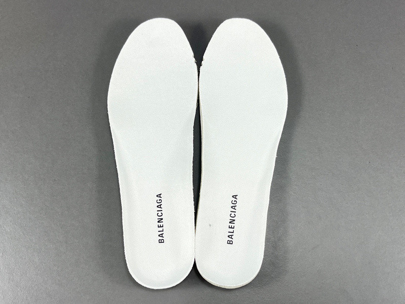 Ba*len*cia*ga runner 772767 w3rny 0361 (it’s not the same as the previous one!)