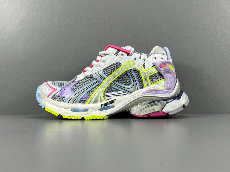 Ba*len*cia*ga runner 772767 w3rny 0361 (it’s not the same as the previous one!)