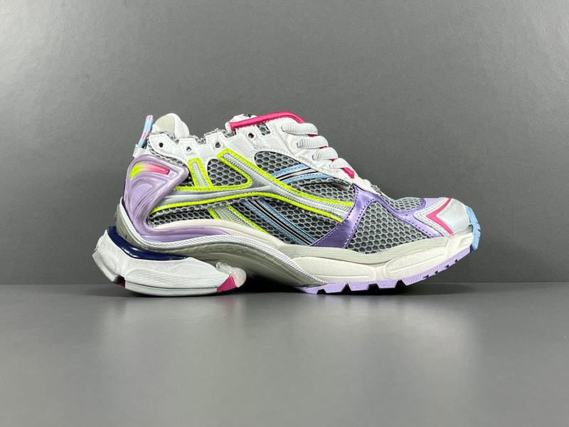 Ba*len*cia*ga runner 772767 w3rny 0361 (it’s not the same as the previous one!)