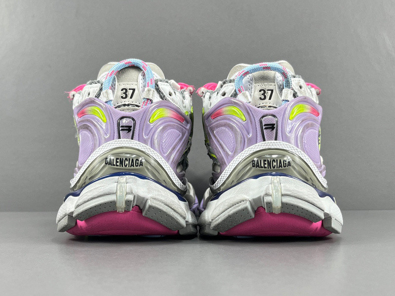 Ba*len*cia*ga runner 772767 w3rny 0361 (it’s not the same as the previous one!)