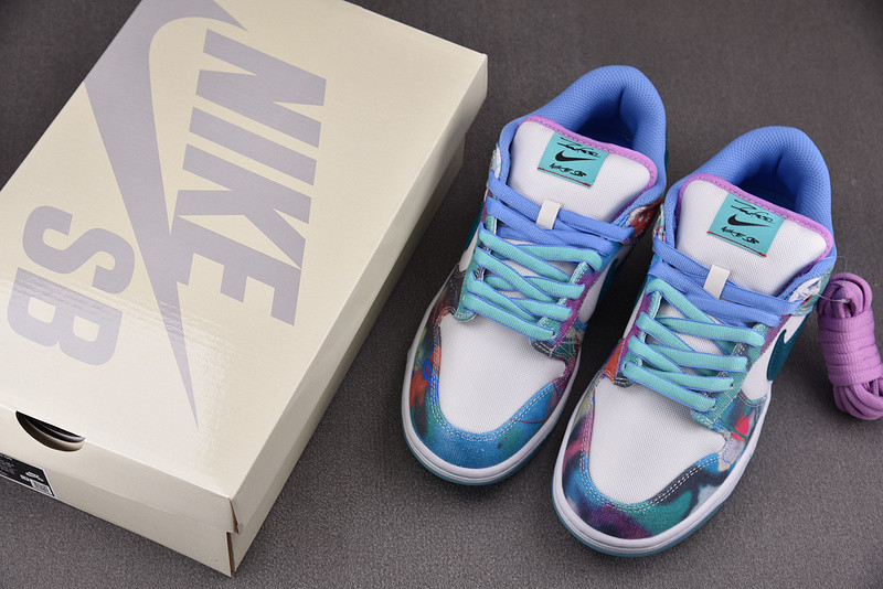 Futura Laboratories x Nike SB Dunk Low HF6061-400