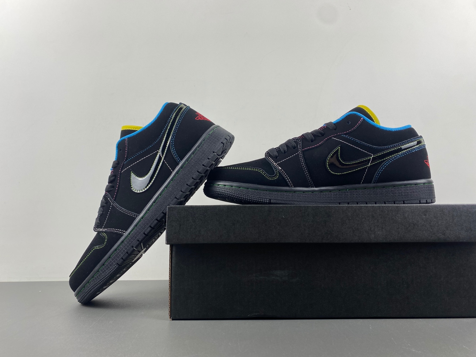 AIR JORDAN 1 PHAT LOW