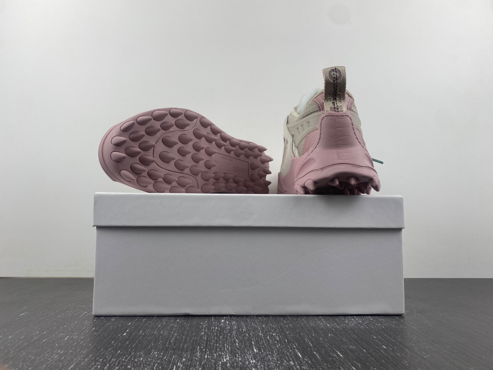 OW C/O ODSY-1000 SPORTS SHOES