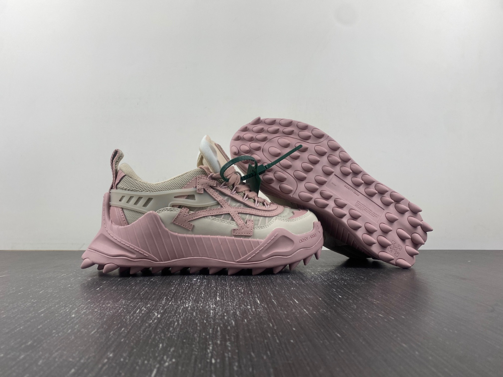 OW C/O ODSY-1000 SPORTS SHOES