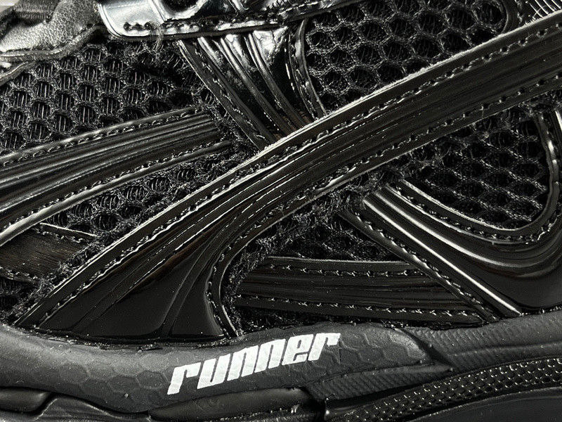 Ba*len*cia*ga runner 772767 w3rny 0135 (it’s not the same as the previous one!)