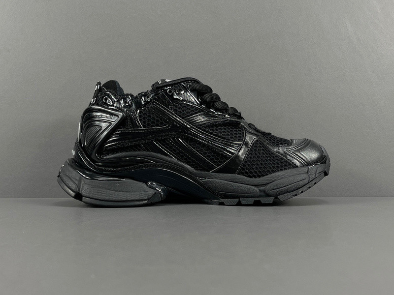 Ba*len*cia*ga runner 772767 w3rny 0135 (it’s not the same as the previous one!)