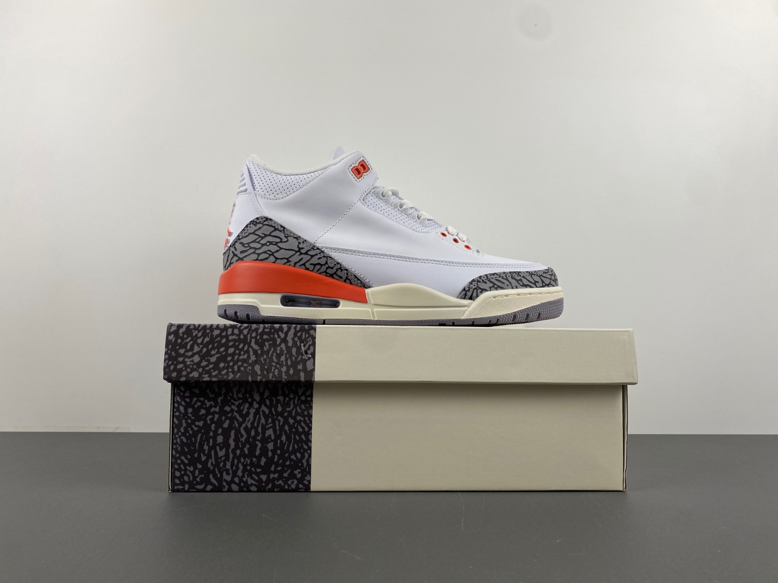 Air Jordan 3 WMNS Georgia Peach CK9246-121
