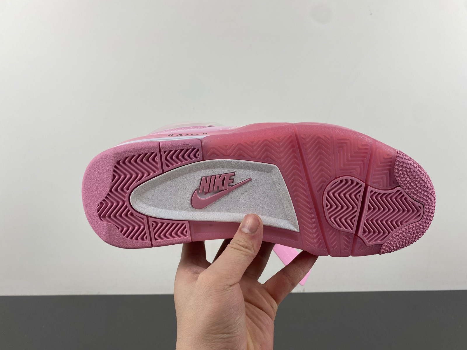 JORDAN 4 RETRO X OW PINK