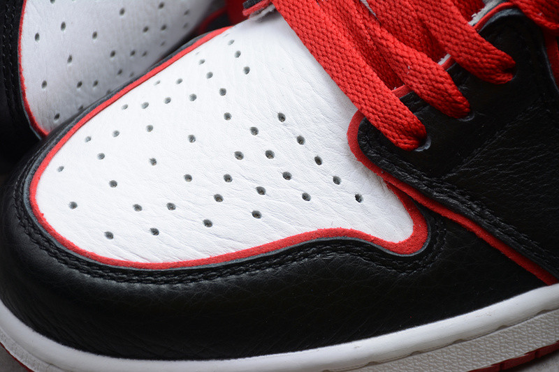 Air Jordan 1 Retro High Bloodline 555088-062