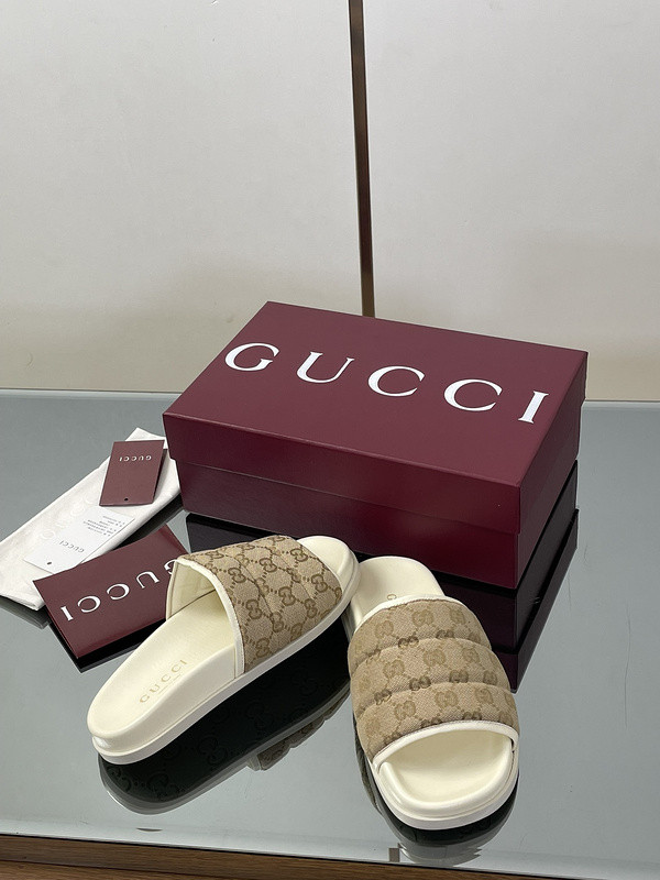 GUC LEATHER SLIDE