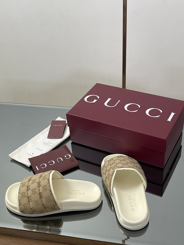 GUC LEATHER SLIDE