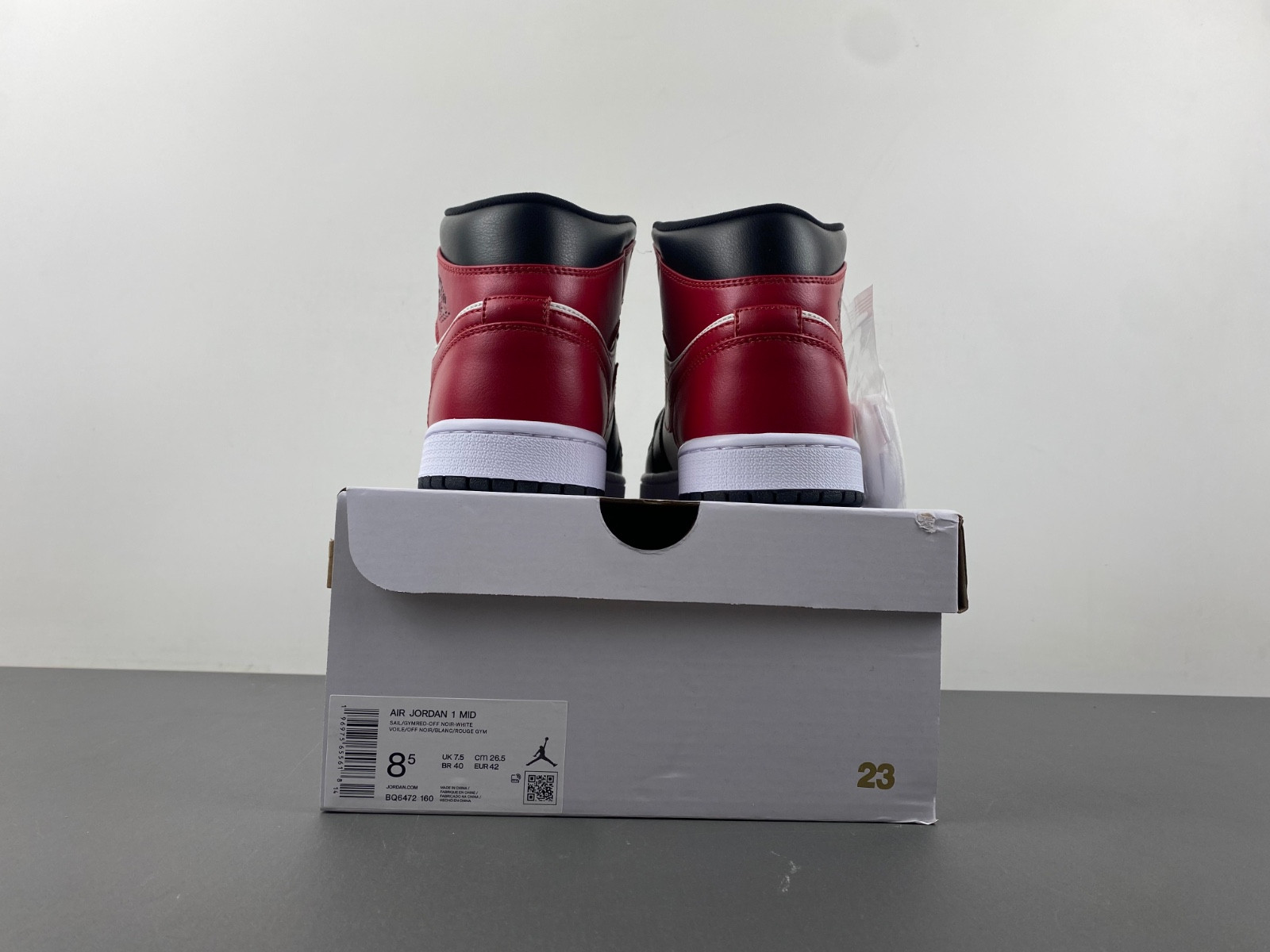 Air Jordan 1 Mid Womens Black Toe BQ6472-160