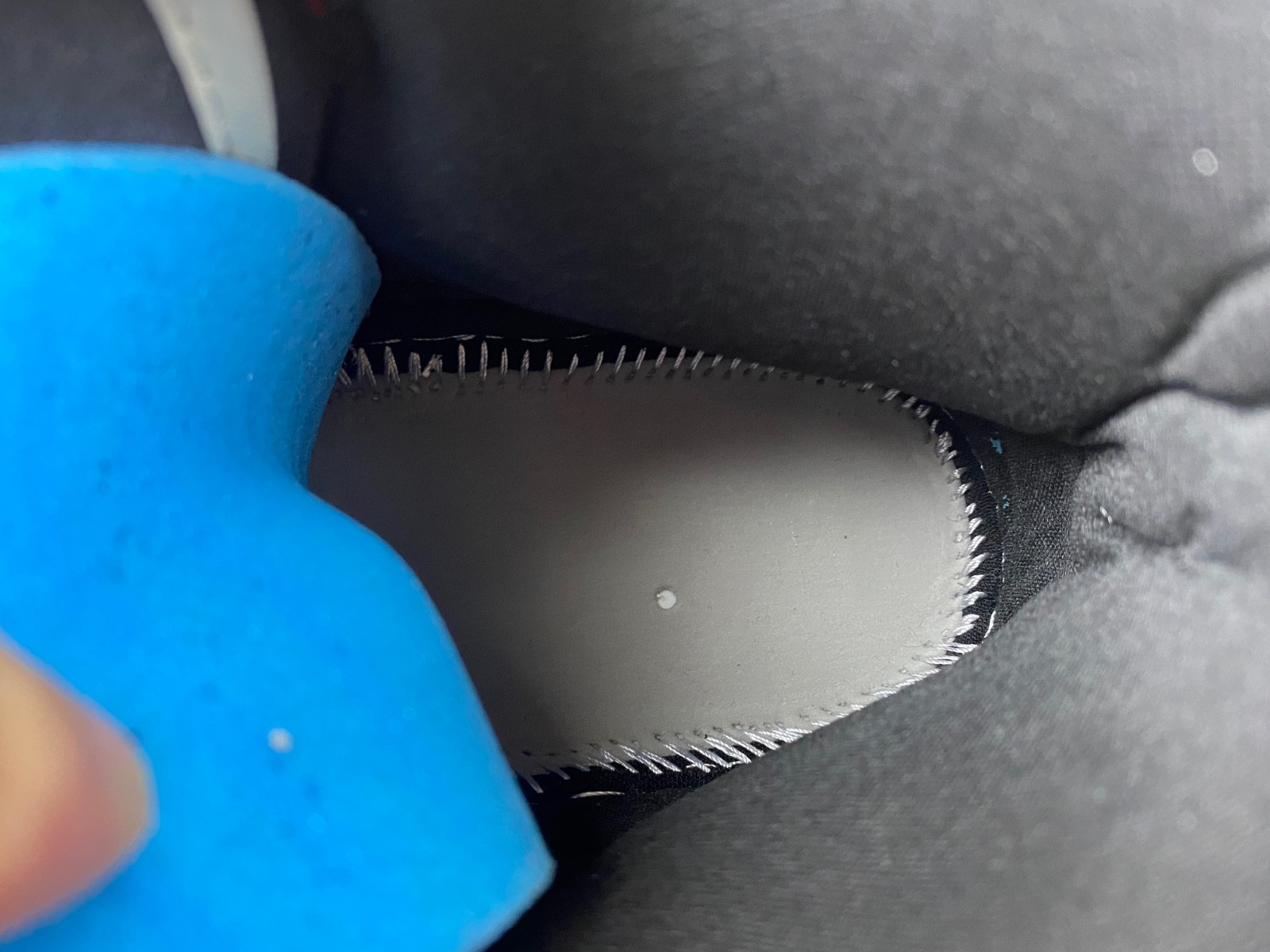 Air Jordan 1 Mid Womens Black Toe BQ6472-160