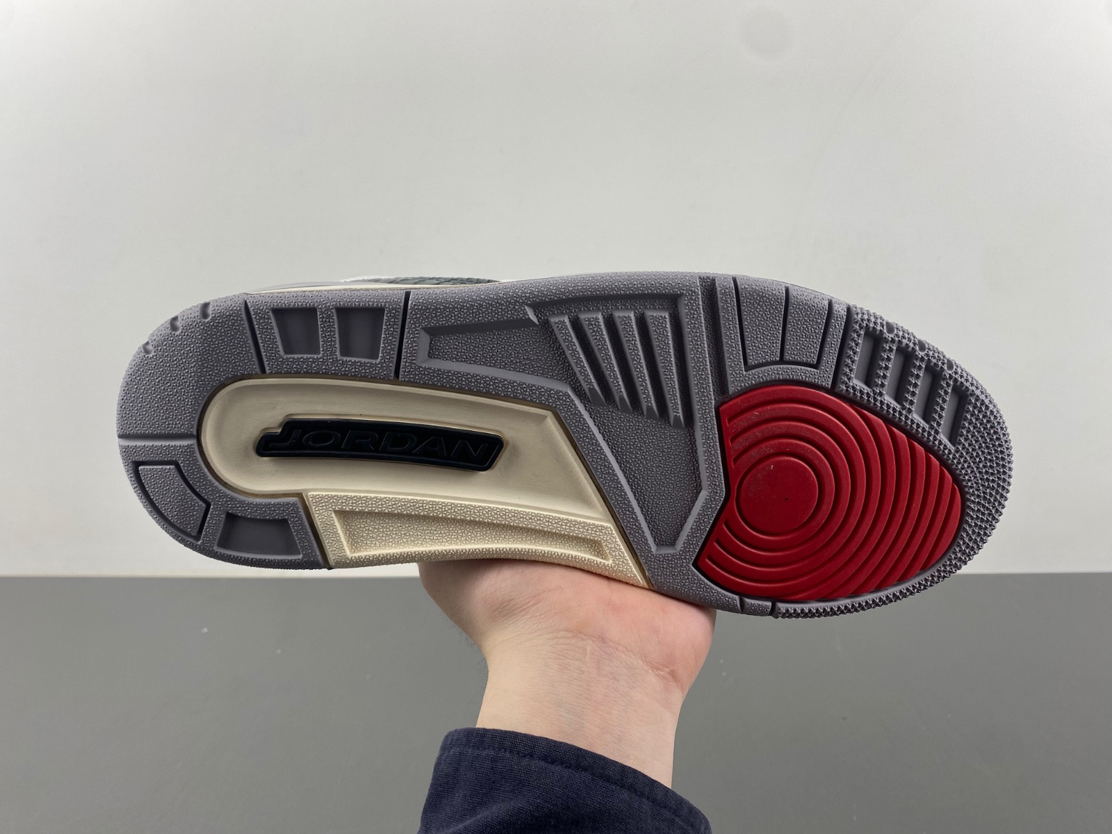 Air Jordan 3 Cement Grey CT8532-106