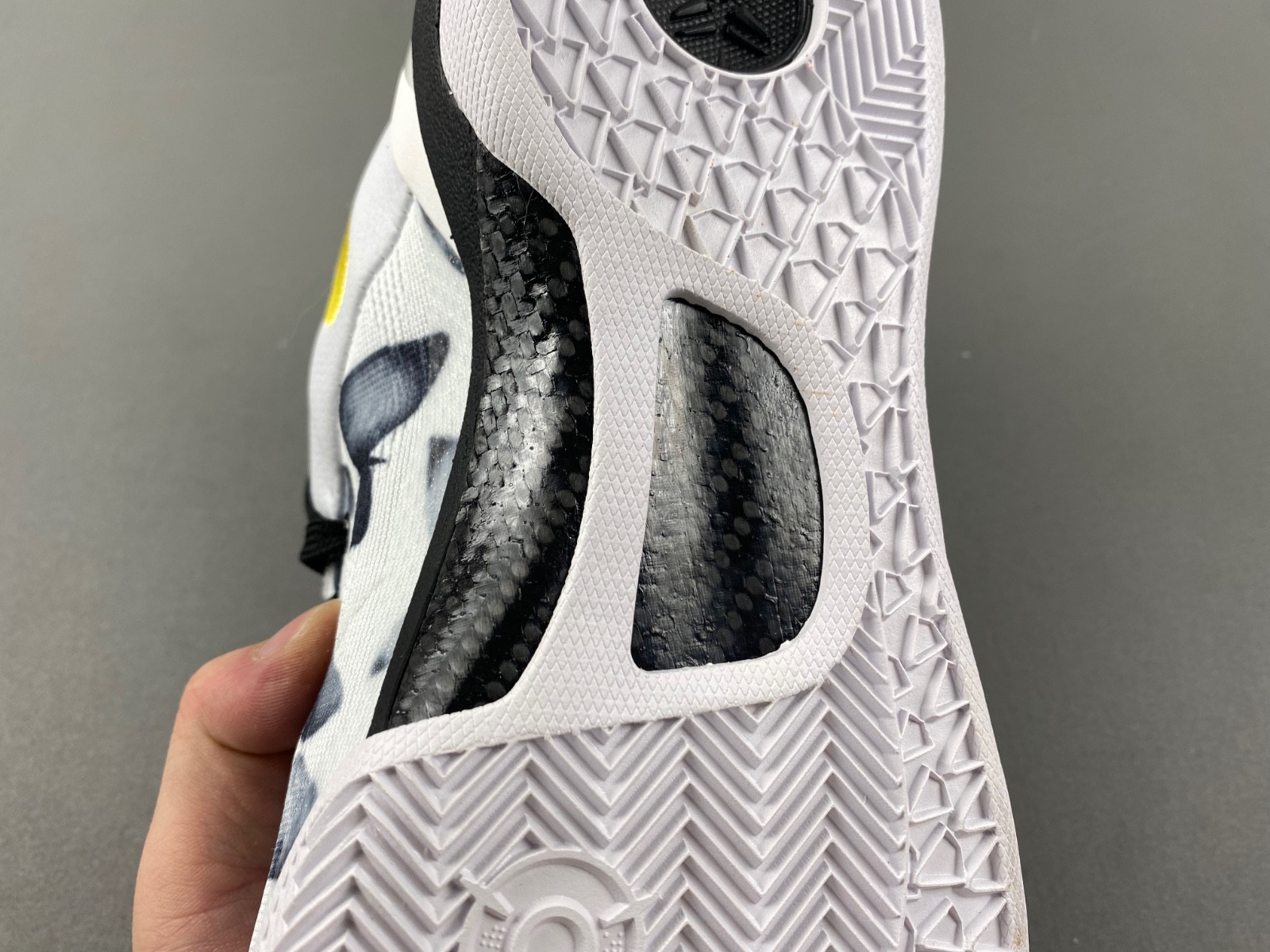 Nike Kobe 8 Protro White Metallic Gold FV6325-100