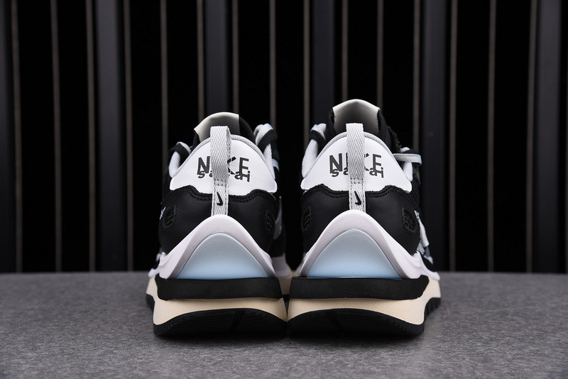 Sacai x Nike Pegasua Vaporfly Black White CV1363-001