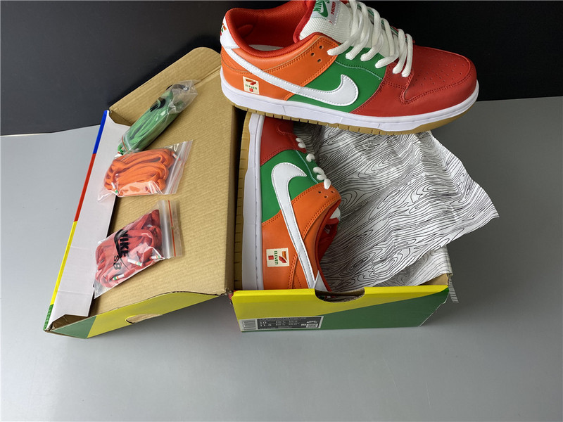 Nike SB Dunk Low 7 Eleven