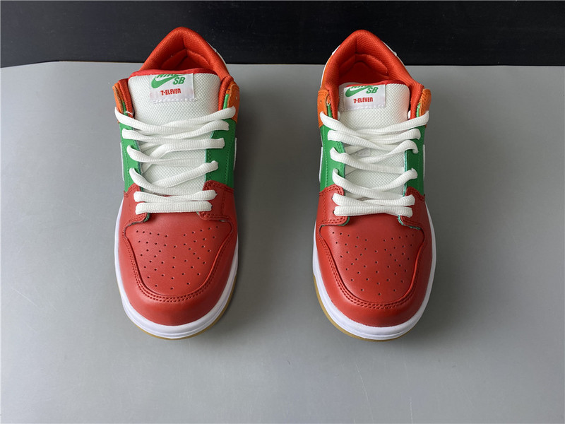 Nike SB Dunk Low 7 Eleven